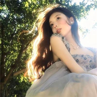 戴脚镣的女孩